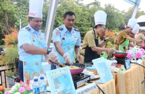 Memperingati Hari Ibu ke-90, Danlanud Pangeran M. Bun Yamin Mengikuti Lomba Memasak