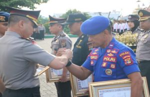 Polda Lampung Beri Penghargaan Kepada 427 Personil Polda Lampung Tim Penanggulangan Bencana Tsunami