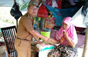 Pemkab Lamsel Salurkan Bantuan Untuk 822 Jiwa Korban Tsunami