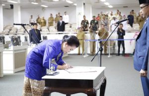 Wagub Bachtiar Hadiri Pelantikan Cholva Rasdinia sebagai Anggota DPRD Lampung Sisa Masa Jabatan 2014 -2019