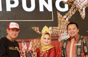 Ibu Yustin Ficardo Launching Buku “Mengurai Indah Sulaman Lampung” dalam Ajang Jakarta Marketing Week 2019