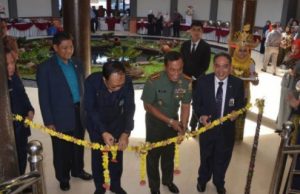 Danrem 043/G Bersama Rektor Unila Gunting Pita, Resmikan Gedung G Pasca Sarjana FEB