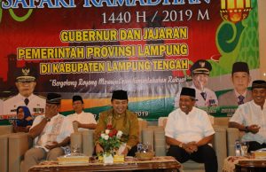 Safari Ramadhan ke Lampung Tengah, Gubernur Ridho Serahkan Bantuan untuk Masjid dan Santuni Anak Yatim