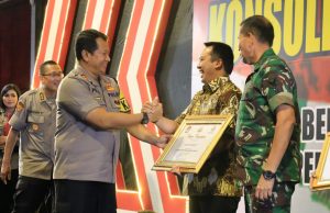 Berhasil Kawal Pemilu 2019 Tetap Kondusif, Gubernur Ridho Peroleh Penghargaan dari LEPRID dan Kapolda Lampung