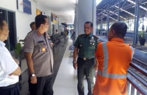 Danrem 043/Gatam Tinjau Kesiapan Jalur Angkutan Lebaran PT. KAI Bersama Forkopimda