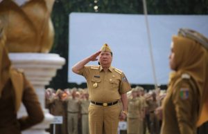 Jadi Pembina Upacara Bulanan, Pj. Gubernur Boytenjuri Sampaikan Selamat Hari Raya Idul Fitri