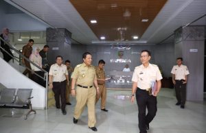 Demi Genjot PAD dan Tingkatkan Kedisiplinan ASN, Gubernur Arinal Sidak ke Bapenda Provinsi Lampung