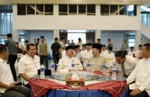 Pj. Gubernur Boytenjuri Sholat Ied di Lap. Korem dan Open House di Mahan Agung