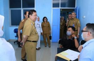 Pj. Gubernur Boytenjuri Lakukan Sidak ke Sejumlah Instansi Pelayanan Publik