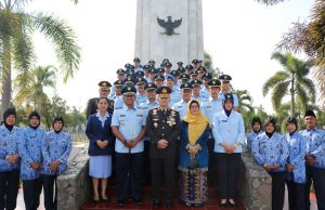 Komandan Lanud Pangeran M. Bun Yamin Laksanakan Ziarah Dan Tabur Bunga