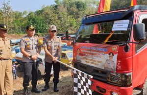 POLRI BANTU KEKERINGAN GUNUNG KIDUL