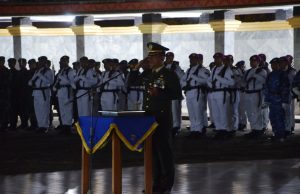 Danrem 043/Gatam Irup Apel Kehormatan dan Renungan Suci