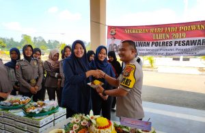 Kapolres Pesawaran AKBP. Popon Rayakan Syukuran HUT Polwan Ke 71