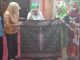 Kunjungi Tanggamus, Riana Sari Arinal Launching Sarung Pelangi Belah Ketupat dan Serahkan Bantuan kepada Masyarakat