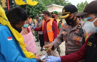 Pengamanan Unra Dipimpin Oleh Kapolres Lampung Tengah Di Geedung DPRD Lampung Tengah