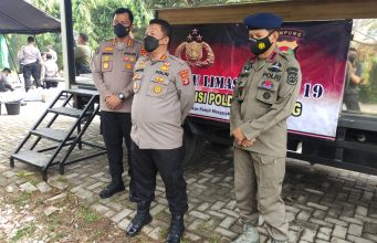 Polda Lampung-PSMTI Bagikan 600 Nasi Kotak Kepada Warga Terdampak PPKM