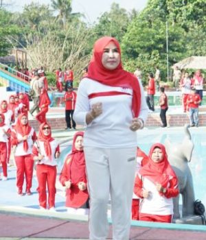 Ketua Tim Penggerak PKK Kabupaten Lampung Selatan ikuti giat senam bersama dengan masyarakat di Kecamatan Palas