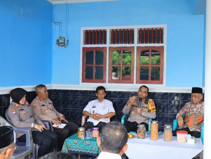 Gelar Jumat Curhat : Kapolres Metro Tampung Kritik Dan Saran Dari Masyarakat