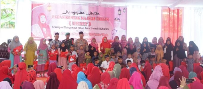 Hadiri Pengajian Rutin BMKT Kecamatan Palas, Winarni Pesan Untuk Saling Berbagi