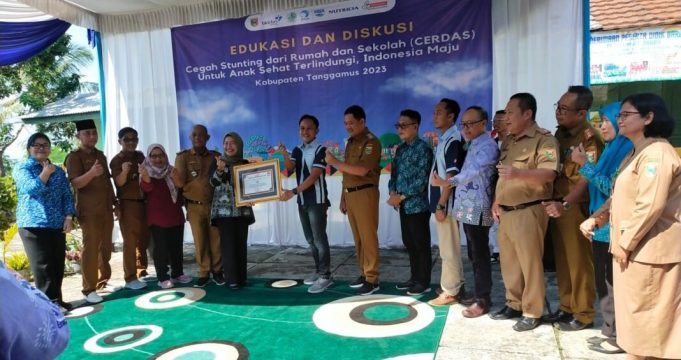 Kakon Kagungan Apresiasi Kegiatan Edukasi Cegah Stunting Oleh PT. Tirta Investama dan YKWS