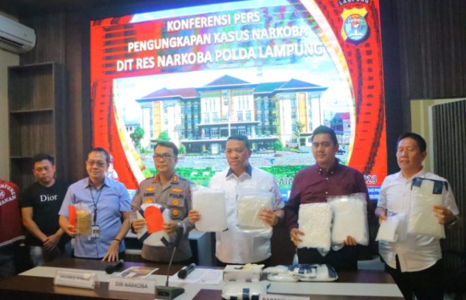 Polda Lampung Berhasil Gagalkan 12 Kg Penyelundupan Narkotika