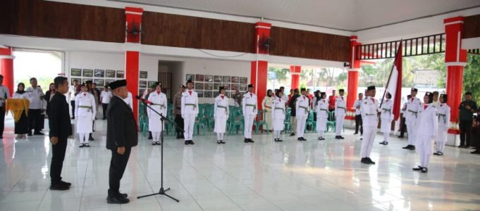 Bupati Nanang Ermanto Kukuhkan 31 Orang Anggota Paskibraka Pengibar Bendera Peringatan HUT RI Ke 78 Tahun 2023