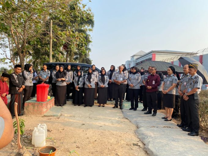 Lapas Perempuan Kelas IIA Bandar Lampung mengikuti kegiatan Peletakan Batu Pertama Pembangunan Sarana Asimilasi Edukasi dan Abhipraya