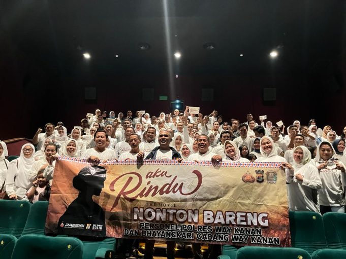 Peringatan HKGB Ke 71, Polres Way Kanan Nobar Film Aku Rindu di LCM Bandar Lampung