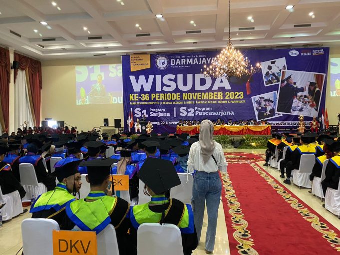 Lulusan IIB Darmajaya Siap Bersaing di Dunia Kerja