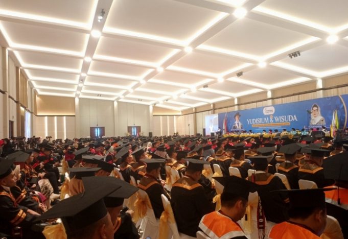 UBL Kukuhkan 648 Wisudawan dan wisudawati