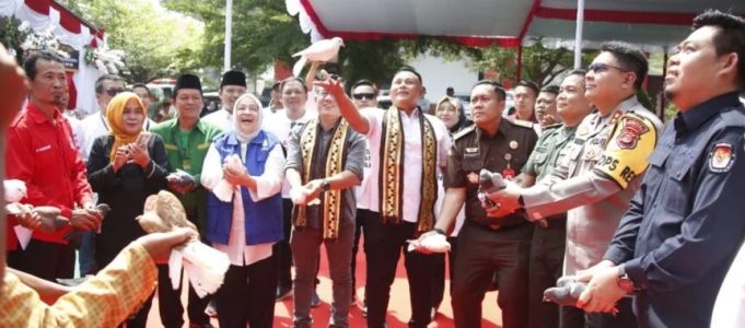 Sebanyak 18 Partai Politik Ikrar Deklarasi Damai, Bupati Nanang Ermanto Ajak Seluruh Lapisan Ciptakan Suasana Kondusif