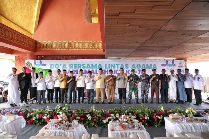 Sambut Tahun Baru 2024, Gubernur Arinal Bersama 5 Pemuka Agama dan Masyarakat Lakukan Doa Bersama Lintas Agama di Menara Siger