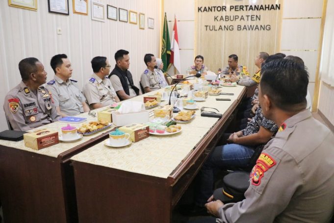 AKBP James Sampaikan Pesan Ini Saat Lawatan Perdana ke Kantor ATR/BPN Menggala