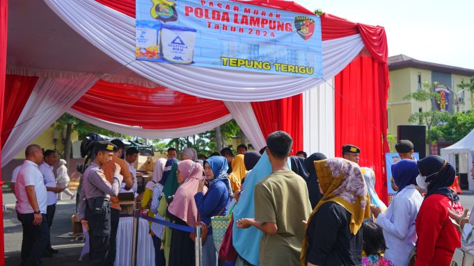 Sukses Diserbu Warga, 15 Ton Beras-750 Kg Telur Ayam Pasar Murah Polda Lampung Ludes