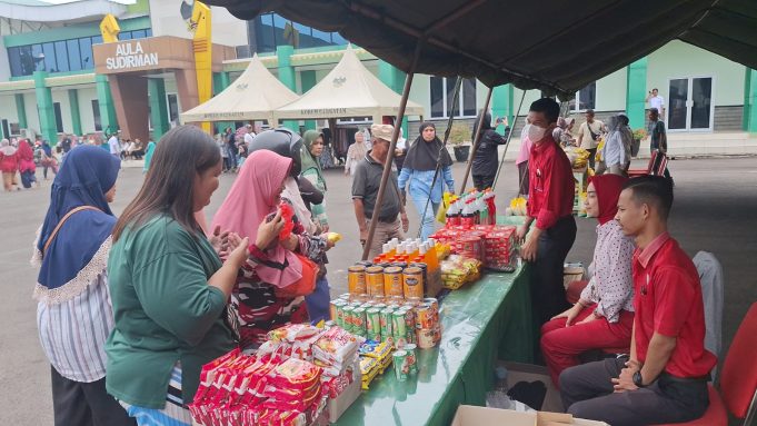 Jelang Perayaan Idul Fitri 1445 H, TNI di Bandar Lampung Menggelar Bazar Murah