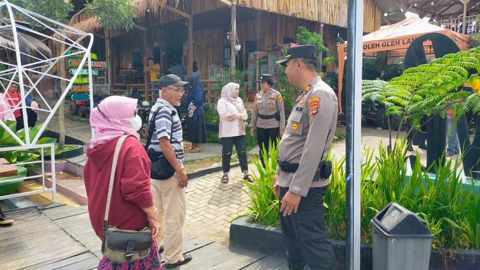 Kehadiran Polisi di Tempat Wisata: Menjamin Keamanan dan Kenyamanan