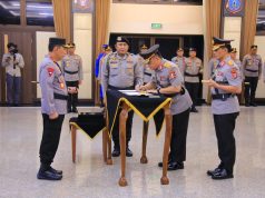 Kapolri Pimpin Sertijab, Kapolda Lampung Irjen Pol Helmy Santika Serahkan Tongkat Komando Kepada Irjen Pol Helfi Assegaf