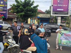 Ramadhan Berbagi, Sat Intelkam Polres Lampung Utara Bagikan Takjil di Bundaran Tugu Alamsyah RPN