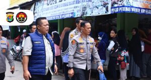 Kapolda Dan Dirkrimsus Polda Lampung Lakukan Peninjauan Harga Sembako Menjelang Hari Raya Idul Fitri Dipasar Wayhalim