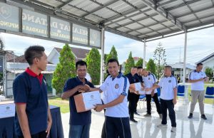 Penutupan Porsenap Berlangsung Semarak, Kepala Rutan Kelas I Bandar Lampung Serahkan Hadiah kepada Para Juara