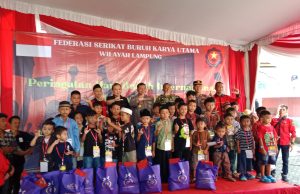May Day di Lampung: Polisi Gelar Khitan Massal Hingga Bagi Ratusan paket Sembako