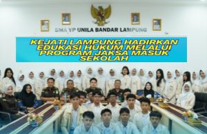 SEKSI PENKUM KEJATI LAMPUNG KUNJUNGI SMA YP UNILA BANDAR LAMPUNG, EDUKASI HUKUM MELALUI JAKSA MASUK SEKOLAH