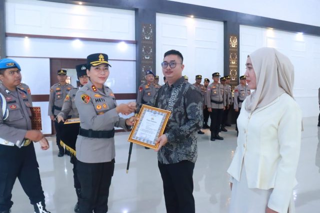 aksi-heroik-pasutri-di-jalintim-berbuah-penghargaan-kapolres-lampung-timur-beri-apresiasi-khusus