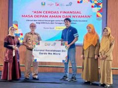 OJK dan Pemkab Pesisir Barat Serahkan 150 Polis Asuransi Jiwa untuk Lindungi Guru