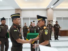 KAJATI LAMPUNG YANG BARU, GELAR PELANTIKAN WAKAJATI DAN SEJUMLAH PEJABAT ESELON III YANG BARU DI LINGKUNGAN KEJAKSAAN TINGGI LAMPUNG