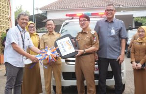 Wujud Komitmen Hadir dan Bermanfaat, Bank Lampung Serahkan Bantuan CSR Ambulans ke Pemkab Lampung Utara