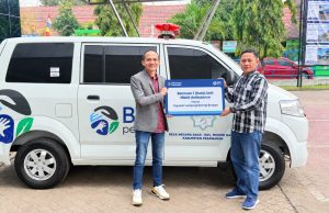 BRI Branch Office Pringsewu melalui BRI Peduli Serahkan Ambulans kepada Yayasan Lampung Sinergi Berjaya