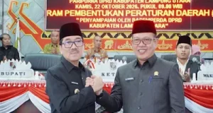 Bupati Lampung Utara, Hamartoni Ahadis Hadiri Rapat Paripurna Bahas Dua Raperda