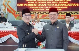 Bupati Lampung Utara, Hamartoni Ahadis Hadiri Rapat Paripurna Bahas Dua Raperda